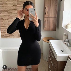Black zip up dress🙌🏽